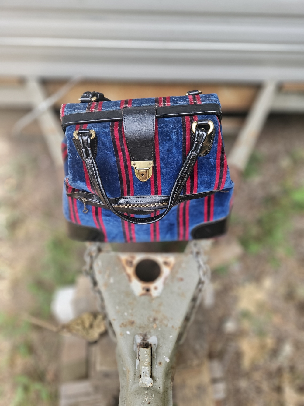 Stylite Vintage Mid-century Travel Bag Locks!